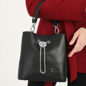 Silver & Polo Siyah - Siyah SP967 Kadın Çapraz Çanta 1 Дамска чанта Silver & Polo SP967 черна – елегантна кожена чанта с метални детайли и дълга дръжка.