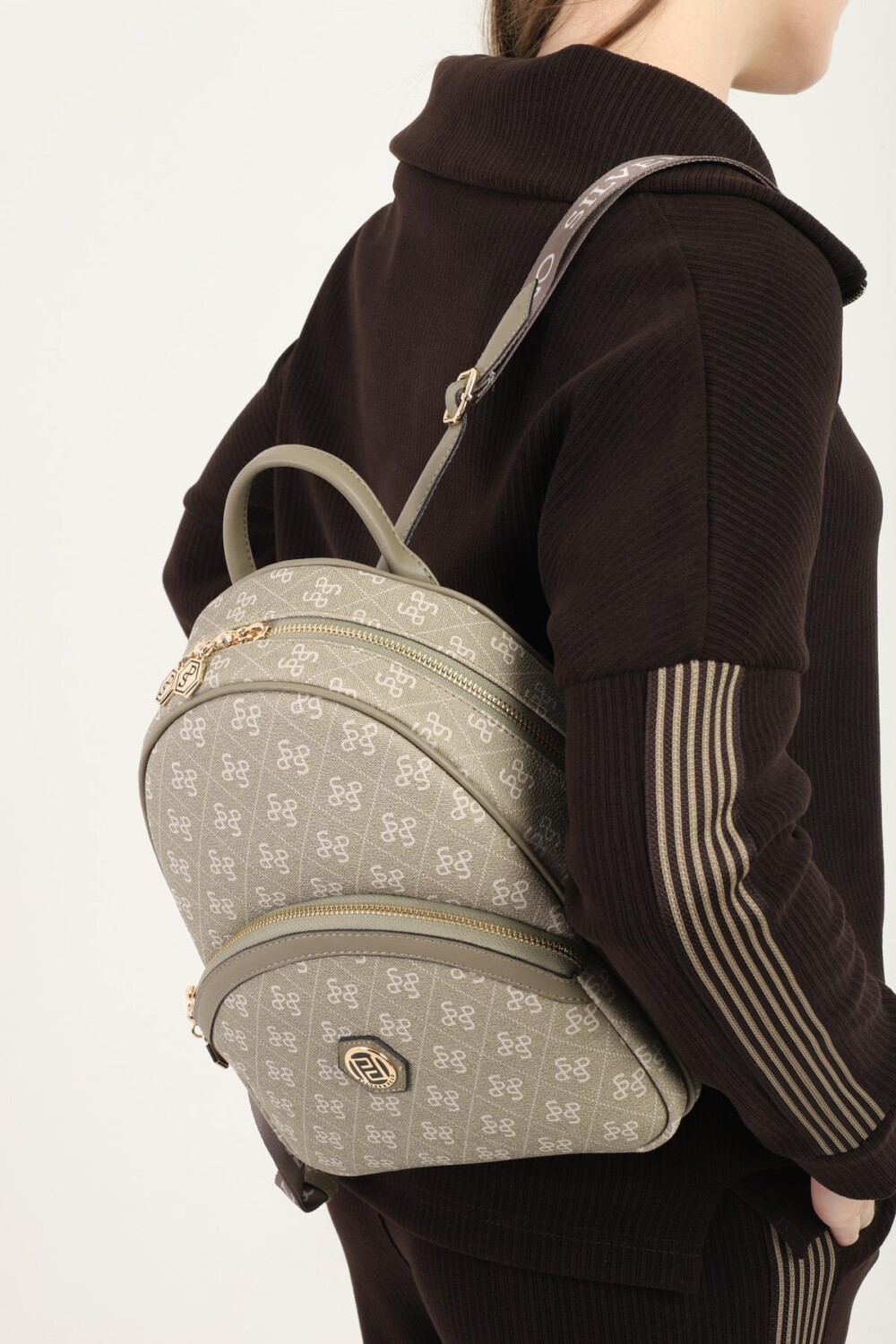 Silver & Polo SP945 Yeşil – дамска раница в зелено Дамска раница Silver & Polo SP945 Yeşil – стилна зелена раница от еко кожа