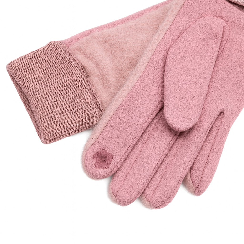 Зимни дамски ръкавици – розови 1 Розови дамски зимни ръкавици от мек материал – топли и удобни за ежедневна употреба.
