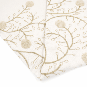 Луксозен бежов шал с флорална релефна бродерия 2 Луксозен бежов дамски шал с декоративен възел – елегантен зимен аксесоар.