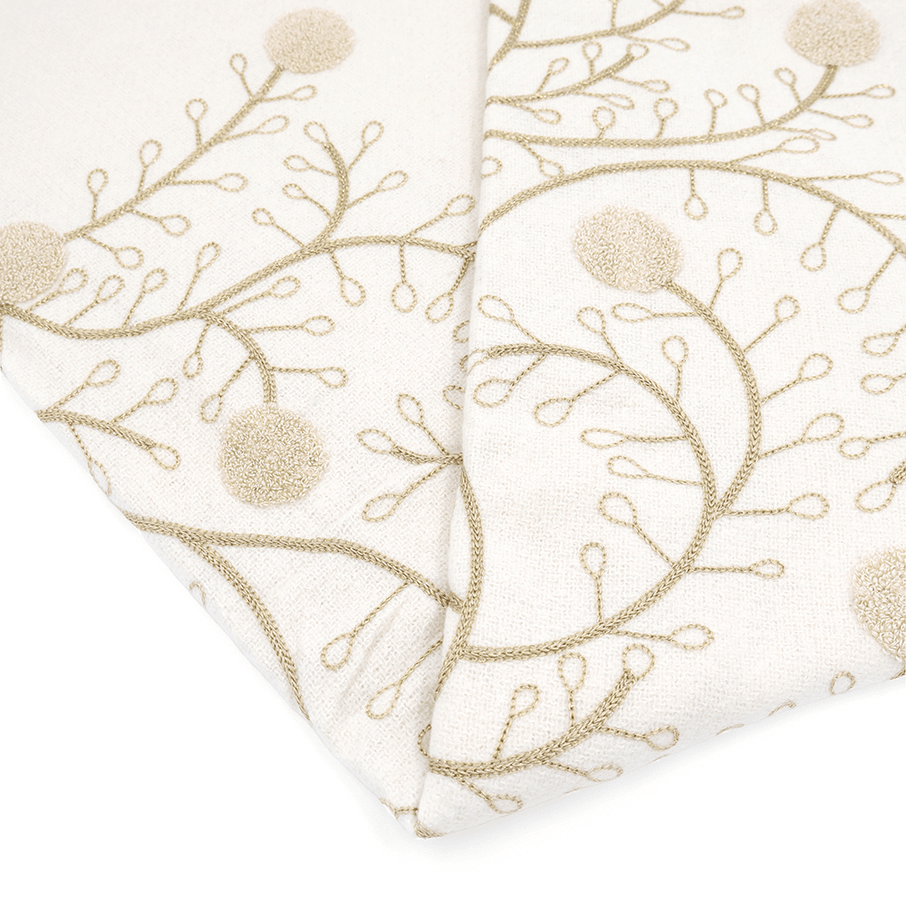 Луксозен бежов шал с флорална релефна бродерия 2 Луксозен бежов дамски шал с декоративен възел – елегантен зимен аксесоар.