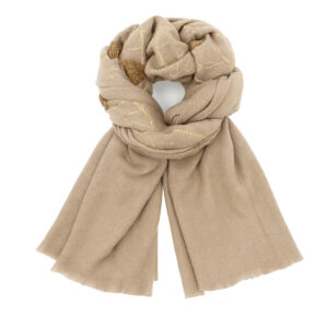 Луксозен светло кафяв шал с флорална релефна бродерия Луксозен светло кафяв дамски шал с декоративен възел – елегантен зимен аксесоар.