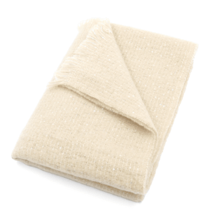 Мек бежов дамски зимен шал – топъл плетен шал за студено време.