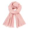 Мек розов зимен шал – топъл и стилен аксесоар за всеки ден