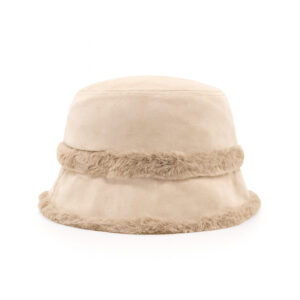Стилна бежова зимна шапка за жени Дамска зимна шапка тип клош в бежов цвят с пух – стилен зимен аксесоар за жени