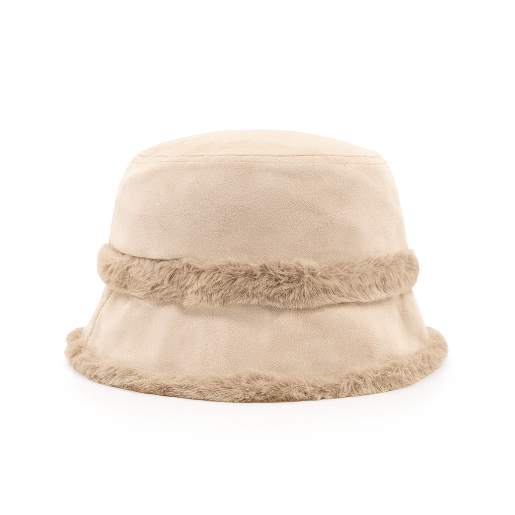 Стилна бежова зимна шапка за жени Дамска зимна шапка тип клош в бежов цвят с пух – стилен зимен аксесоар за жени