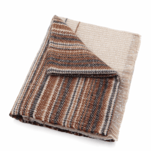 Топъл зимен шал в светло кафяв цвят – мек дамски шал за студено време