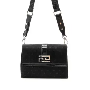 Черна кросбоди дамска чанта Silver & Polo SP1009 от еко кожа с регулираща се презрамка и метална закопчалка