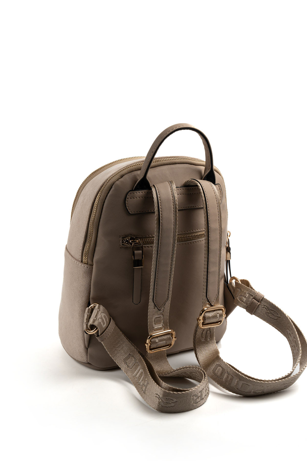 Silver&Polo BEJ-MAT KUM 3 Дамска раница Silver & Polo от бежов велур и еко кожа със златисти ципове – стилна ежедневна раница.