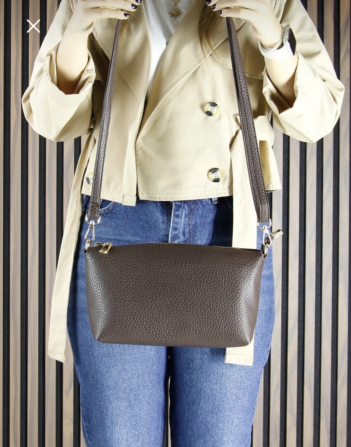 Дамска кожена чанта тип шопър – тъмнокафява Дамска кожена чанта тип шопър в тъмнокафяв цвят, носена през рамо