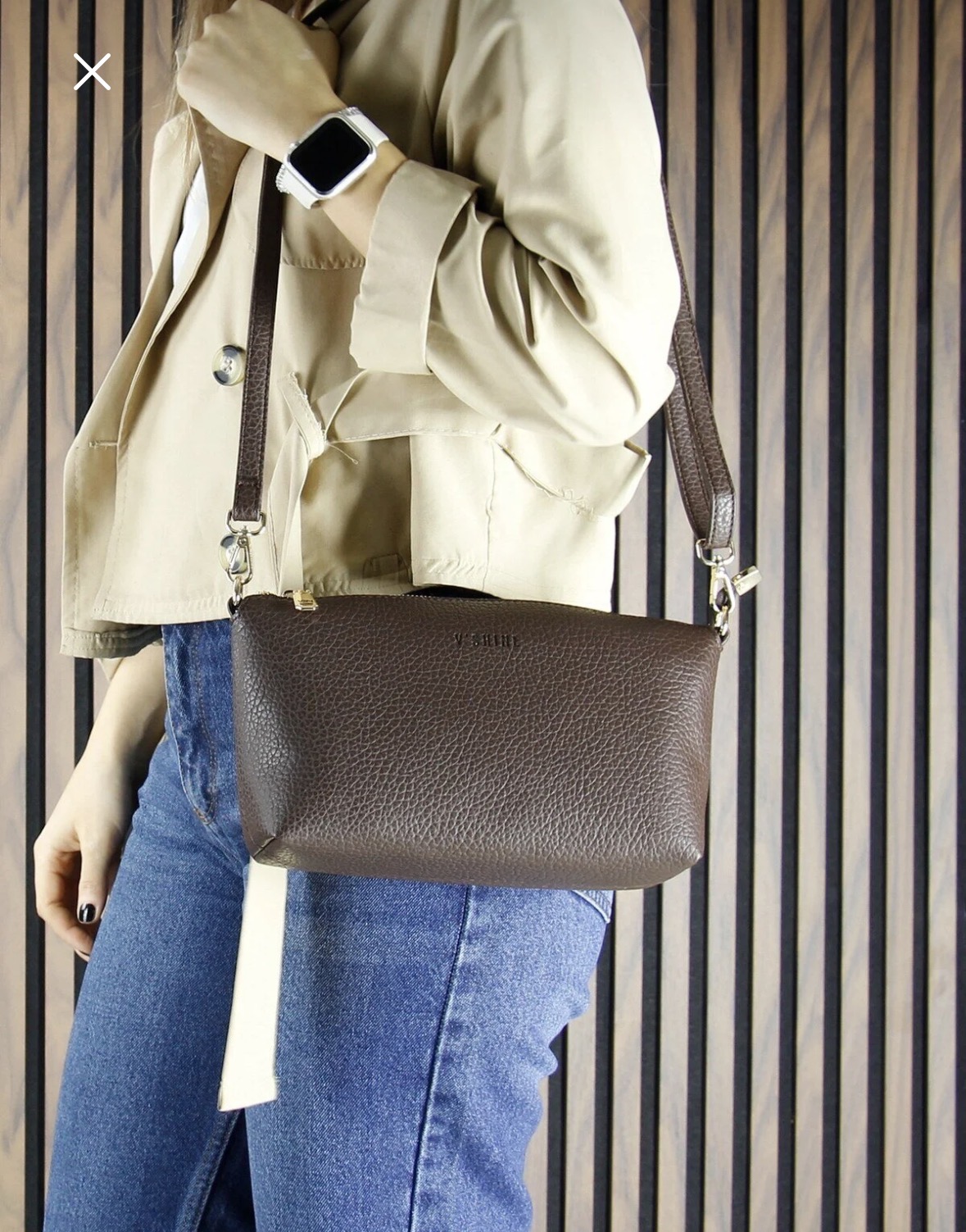 Дамска кожена чанта тип шопър – тъмнокафява Дамска кожена чанта тип шопър в тъмнокафяв цвят, носена през рамо