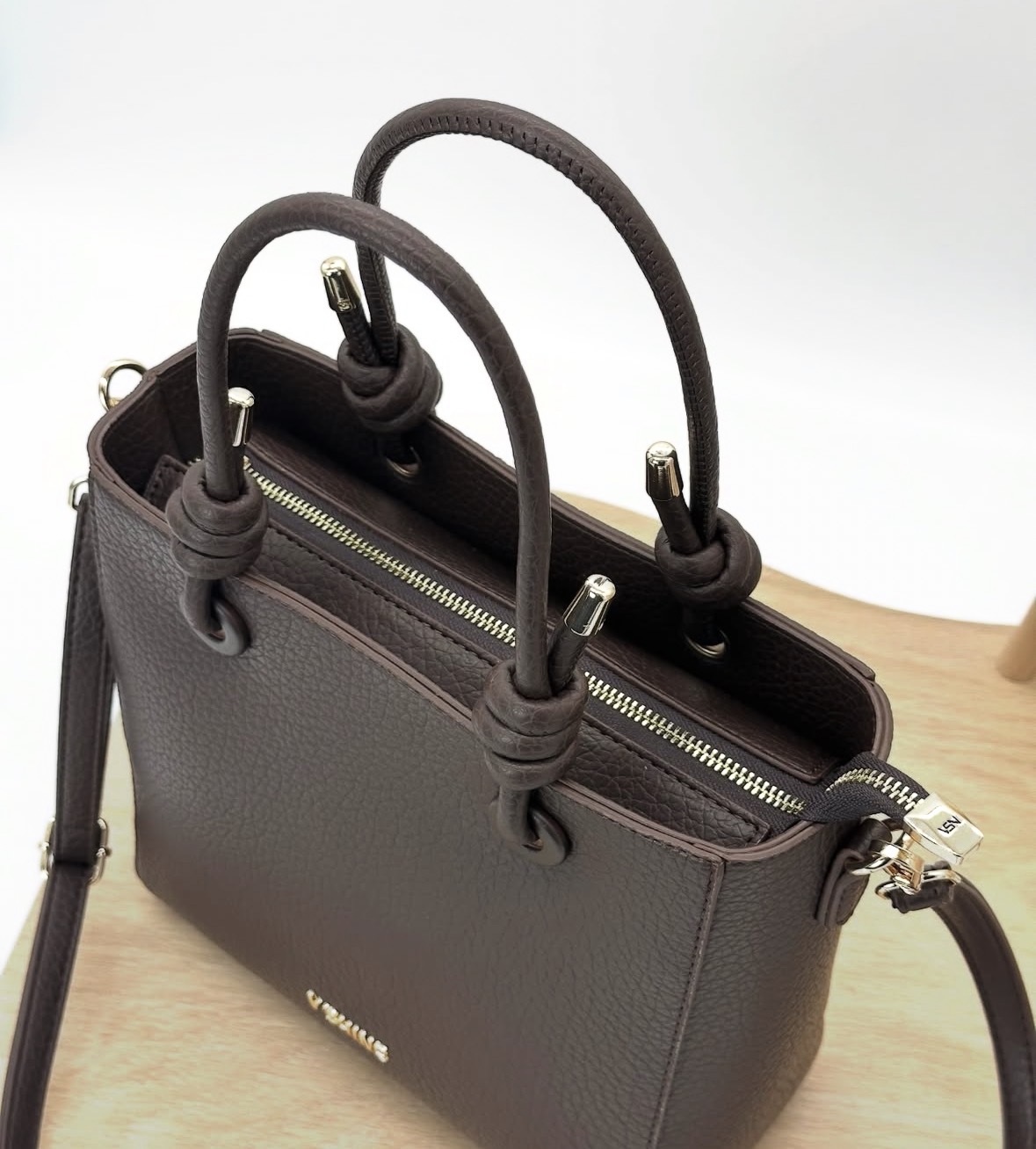 Дамска чанта Vshine 3098 – черна елегантна чанта с къси дръжки и дълга презрамка Дамска чанта Vshine 3098 черна – елегантна чанта с къси дръжки и дълга презрамка