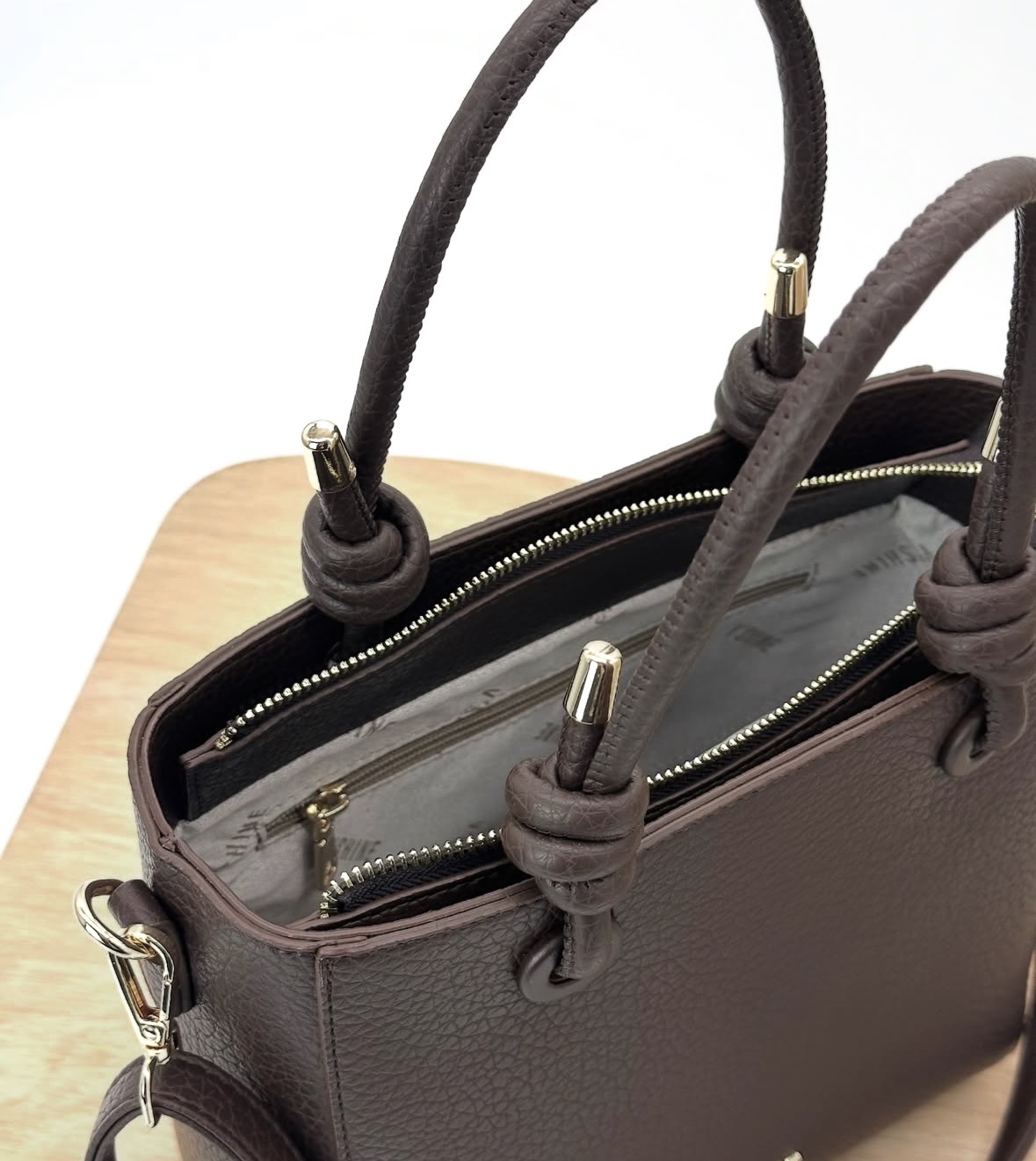 Дамска чанта Vshine 3098 – черна елегантна чанта с къси дръжки и дълга презрамка Дамска чанта Vshine 3098 черна – елегантна чанта с къси дръжки и дълга презрамка