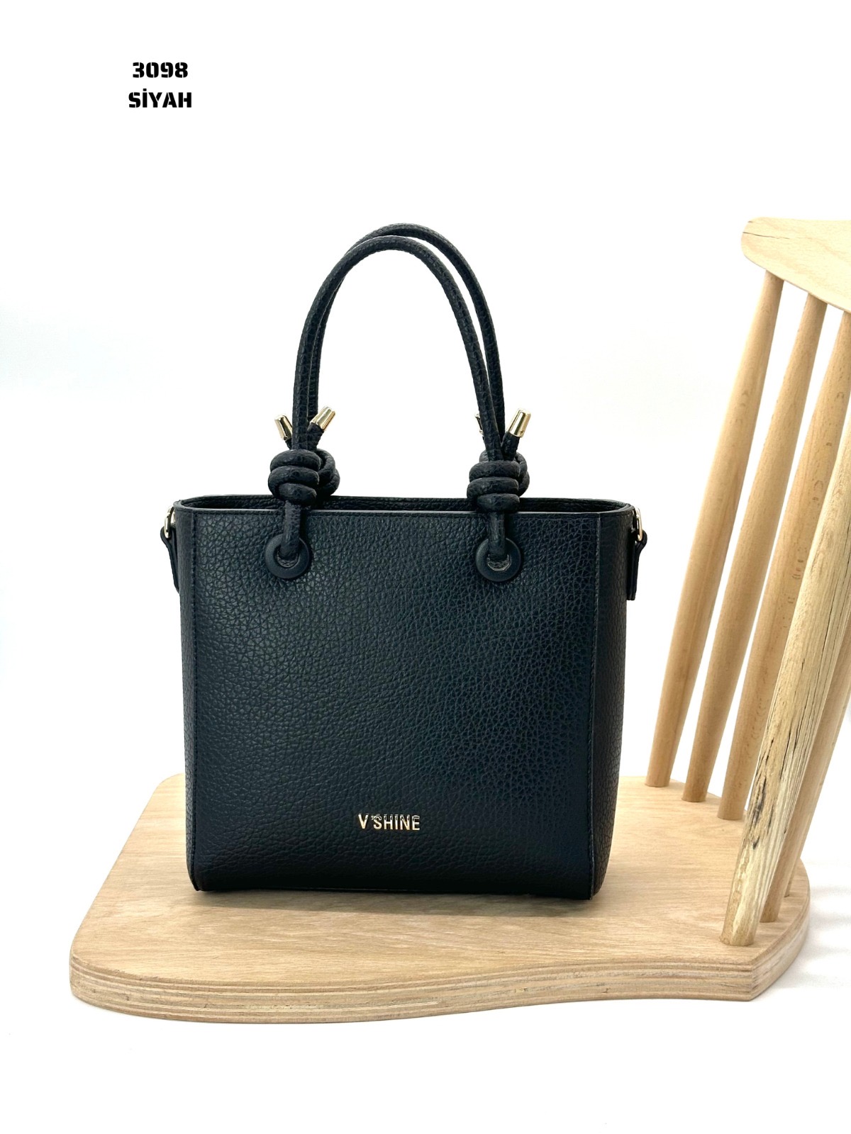Дамска чанта vshine 3098 Дамска чанта Vshine 3098 черна – елегантна чанта с къси дръжки и дълга презрамка