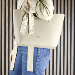 Дамска кожена чанта тип tote в цвят визон от естествена кожа с къси дръжки