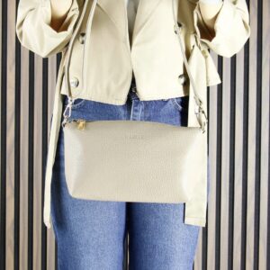 Дамска кожена чанта тип tote в цвят визон от естествена кожа с къси дръжки