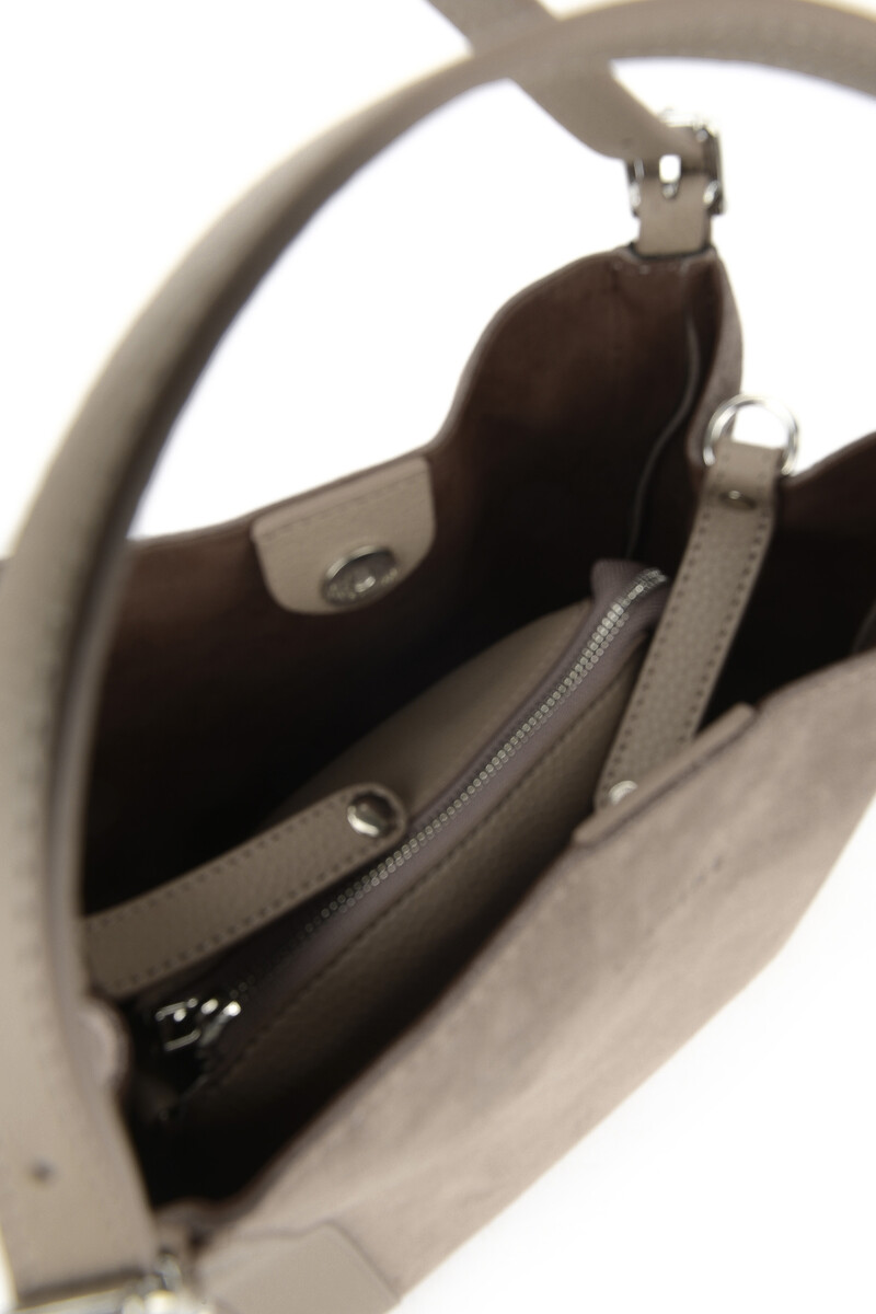 Дамска чанта от естествена кожа – цвят визон, елегантен модел през рамо Дамска чанта от естествена кожа цвят визон, модел за носене през рамо с дълга презрамка