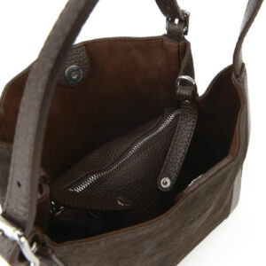 Дамска чанта от естествена кожа – тъмнокафява, елегантен модел през рамо Дамска чанта от естествена кожа тъмнокафява, модел за носене през рамо с дълга презрамка