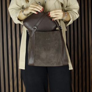 Дамска чанта от естествена кожа – тъмнокафява, елегантен модел през рамо Дамска чанта от естествена кожа тъмнокафява, модел за носене през рамо с дълга презрамка