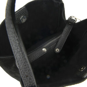 Черна дамска чанта от естествен велур с дръжки черна дамска чанта от естествен велур с дръжки и дълга презрамка