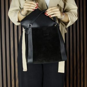 Черна дамска чанта от естествен велур с дръжки черна дамска чанта от естествен велур с дръжки и дълга презрамка