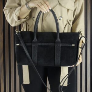 Черна дамска чанта от естествен велур с къси дръжки – елегантен модел