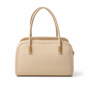 Малка дамска чанта от еко кожа в бежов цвят с къса дръжка и златни метални елементи