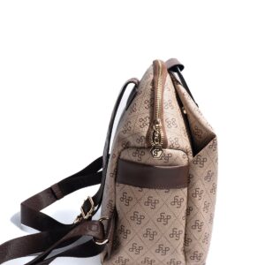 Дамска бежова чанта с монограм и къси дръжки