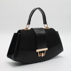 Малка дамска чанта с капак от велур черна Малка дамска чанта черна – елегантна дамска чанта с къса дръжка