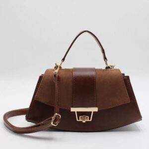 Малка дамска чанта светло кафява Малка дамска чанта светло кафява – елегантна дамска чанта с къса дръжка