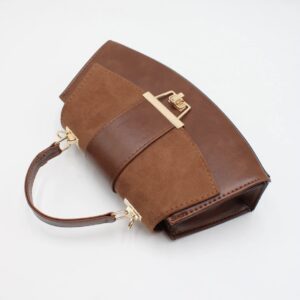 Малка дамска чанта светло кафява Малка дамска чанта светло кафява – елегантна дамска чанта с къса дръжка