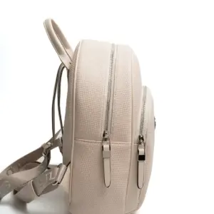 Дамска раница Silver & Polo SP1062 в бежово кремав цвят – компактна модерна раница за ежедневие