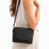 Дамска чанта през рамо с капак