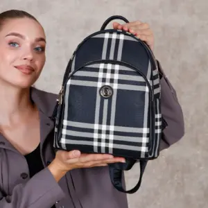 Дамска раница SILVER&POLO черно каре от еко кожа