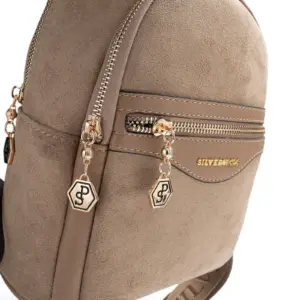 SP983 Kadın Sırt Çantası Süet Vizon - Latte SP983-M12 4 Дамска раница Silver&Polo в цвят визон латте от еко велур с горна дръжка и практични отделения