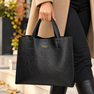 Черна дамска чанта Diana&Co Firenze от еко кожа с елегантни дръжки и златисти детайли Копирай